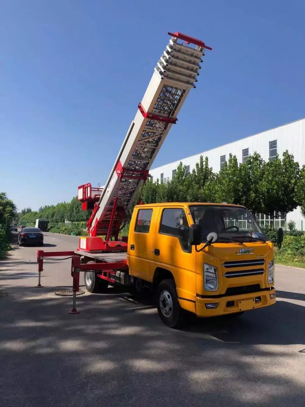 怀宁县附近的云梯车出租服务：轻松解决高空作业需求