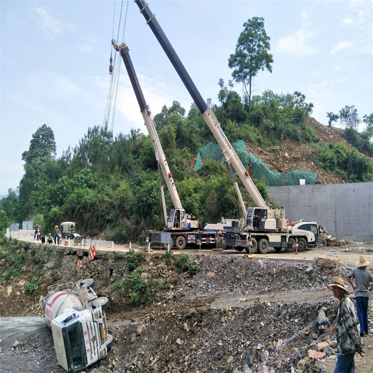 怀宁县汽车掉沟里叫吊车救援要多少钱